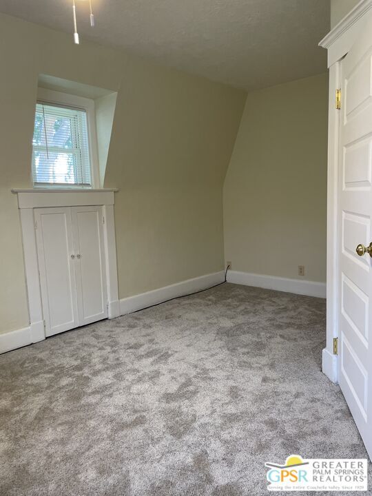 Building Photo - 3163 Pine Ave