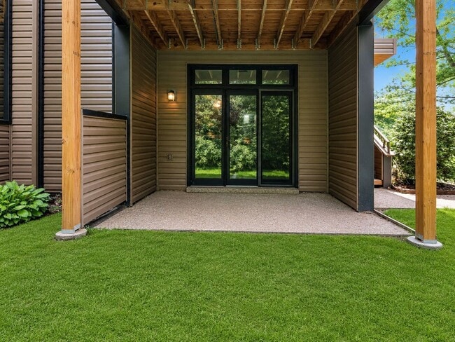 Building Photo - 13831 Amiot Dr
