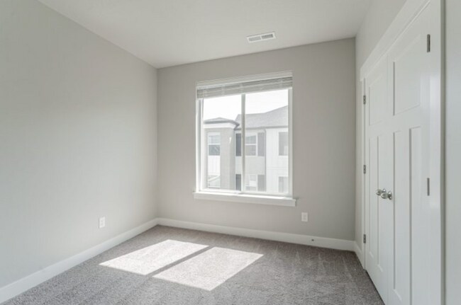 Building Photo - Riverton Condo