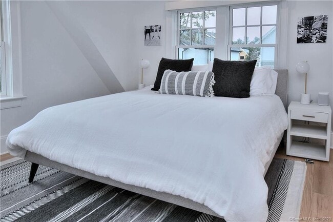 Building Photo - 18 Danbury Ave