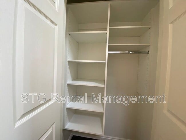 Building Photo - 3427 E Sweetwater Springs Dr