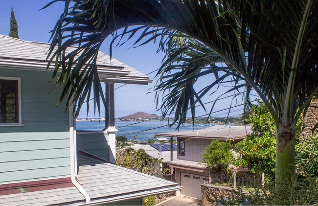 Building Photo - 44-108 Malulani Pl