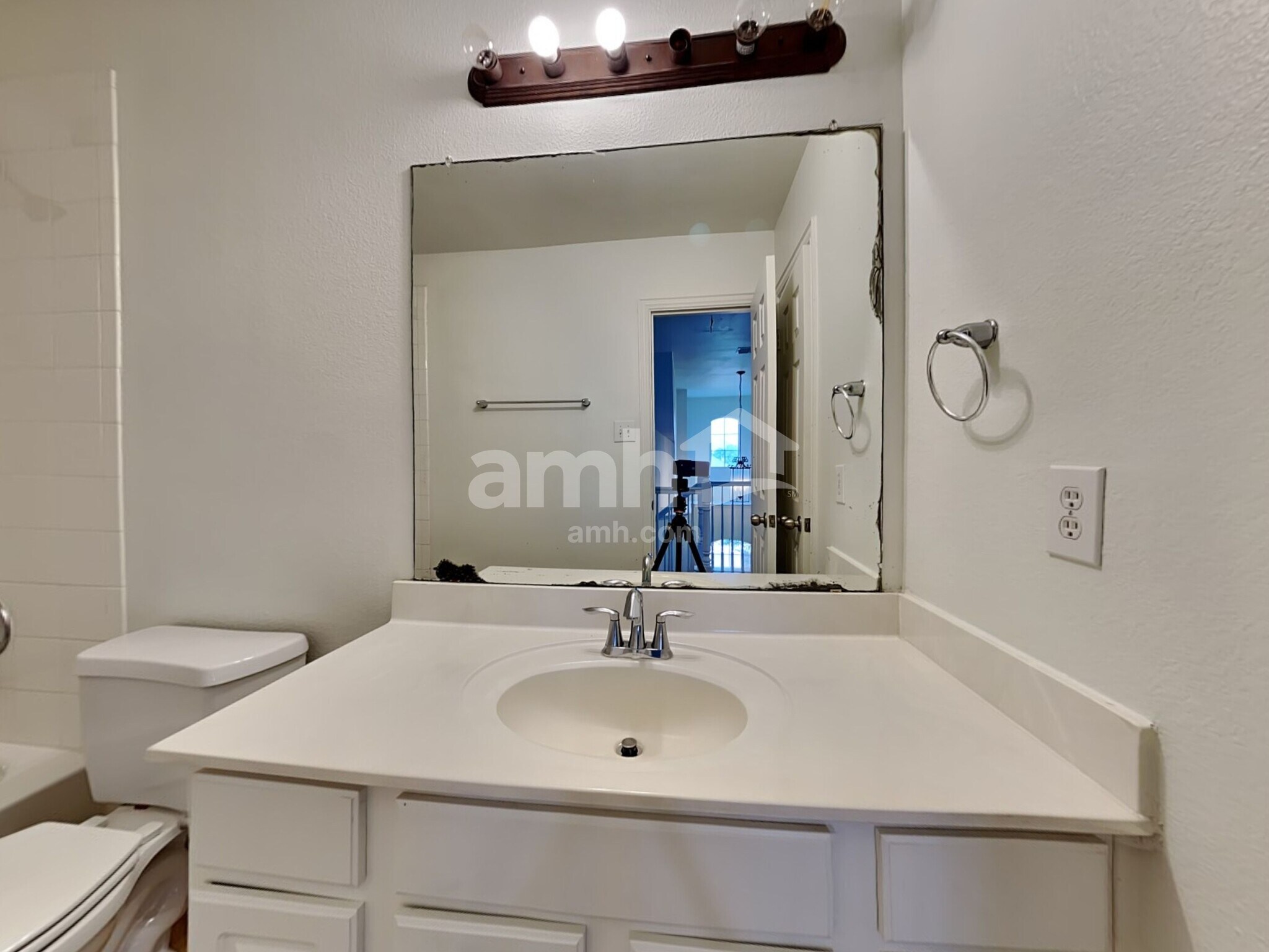 Building Photo - 8752 Lariat Cir
