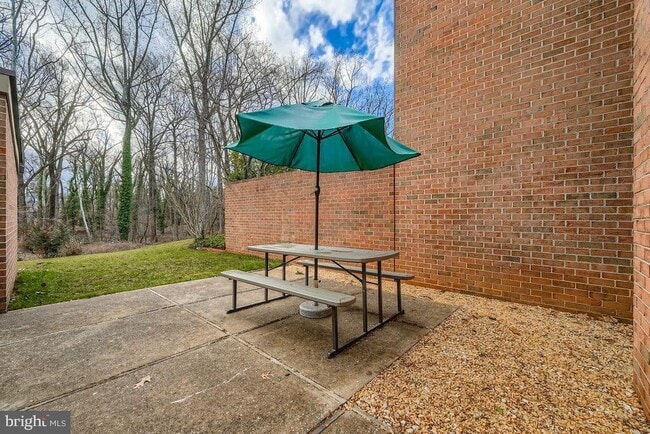 Building Photo - 4 Oakridge Ct