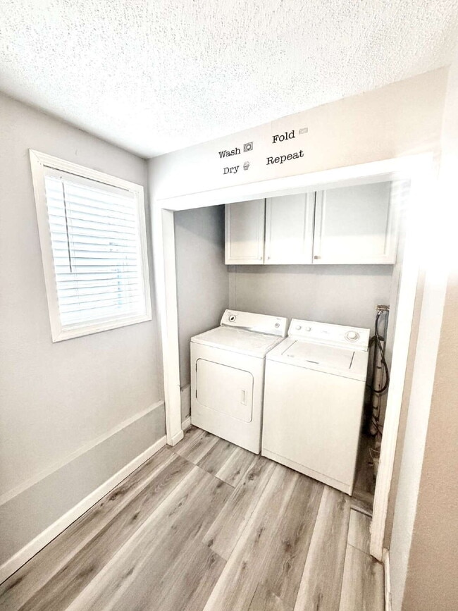 Building Photo - 3 Bedroom, 1 Full Bath