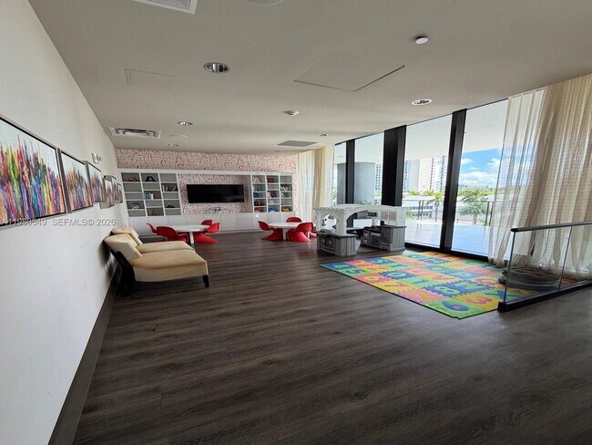Building Photo - 5252 NW 85th Ave