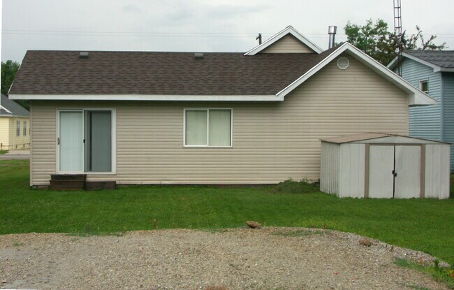 Building Photo - 406 Cedar St