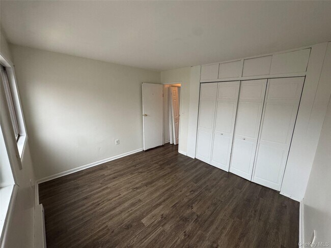 Building Photo - 33 Scarborough Ln