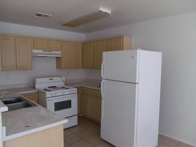 Building Photo - Large Single Family Home in Northwest