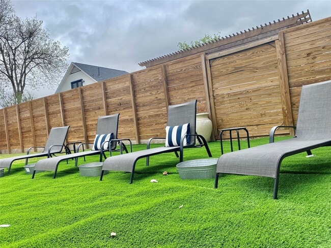 Building Photo - 1406 Edwards St