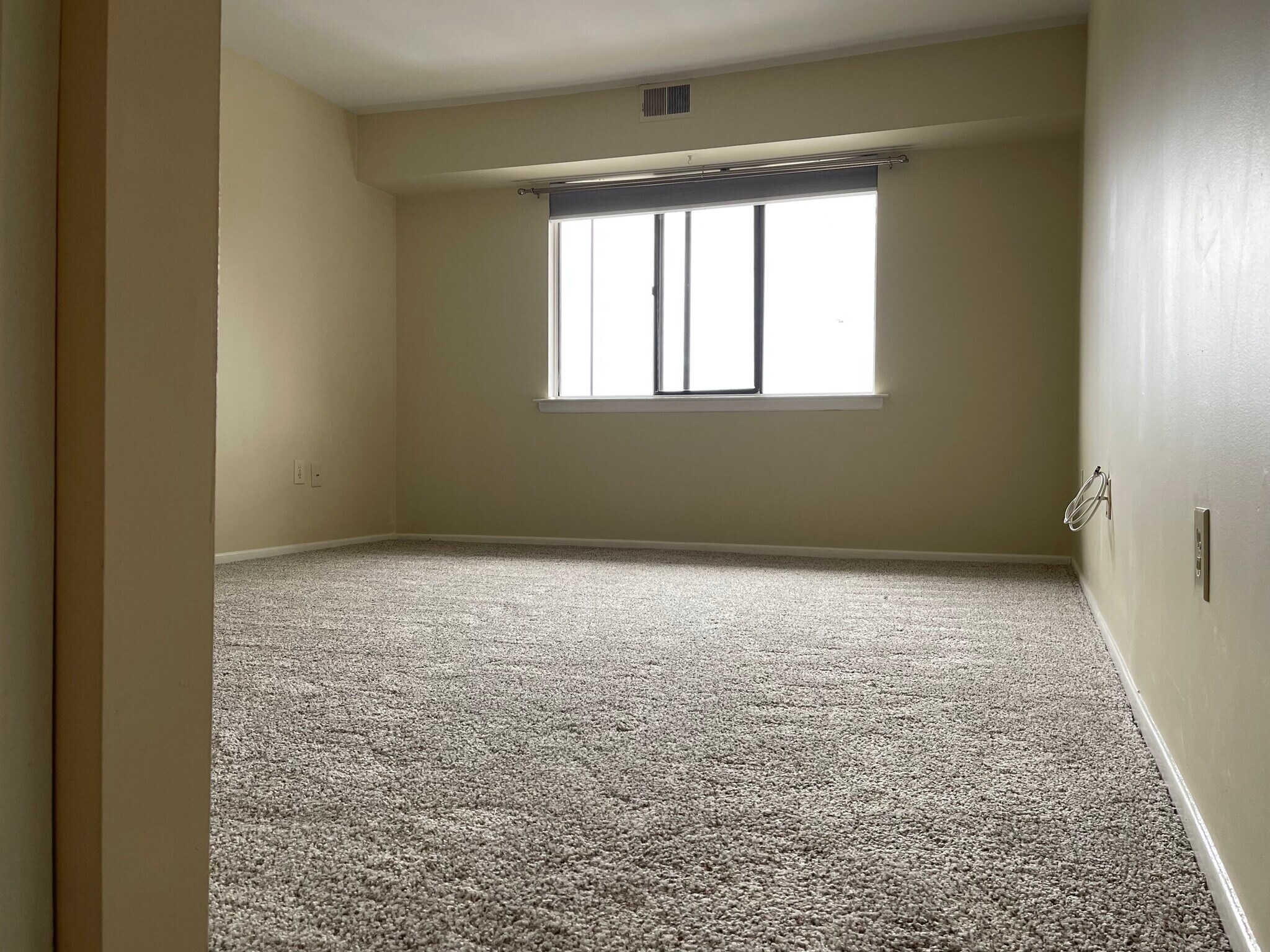 Building Photo - 1590 Alta Dr