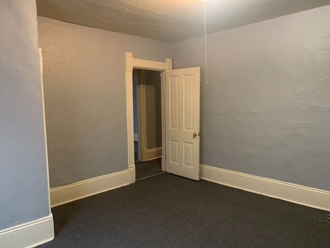 Building Photo - Large house in Mansfield, possible section 8