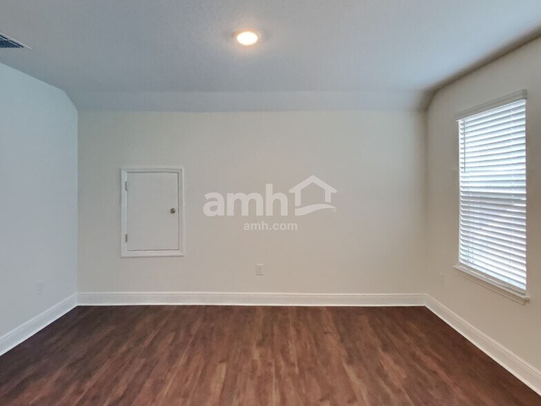 Building Photo - 6301 Emerald Hls Wy