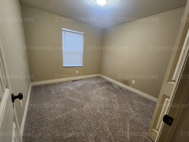 Building Photo - 8462 Granite Ct