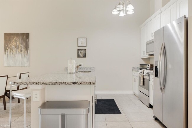 Building Photo - 3 br, 2 bath Duplex - 1722 Southwest 32nd ...