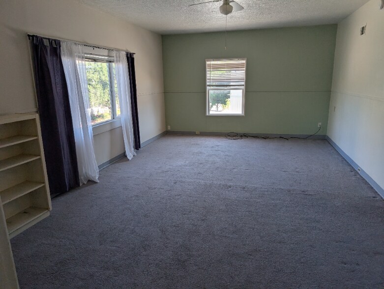 Building Photo - 1717 SE Clatsop St