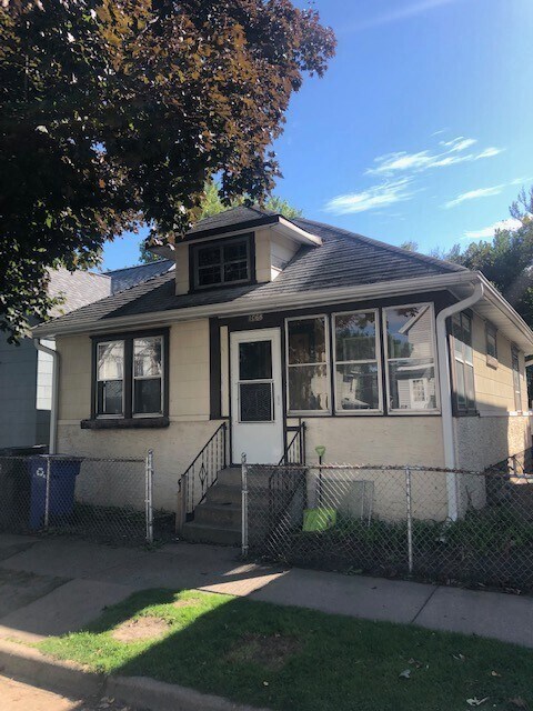 Building Photo - Single Family Home located south of Como Park! Apply TODAY!