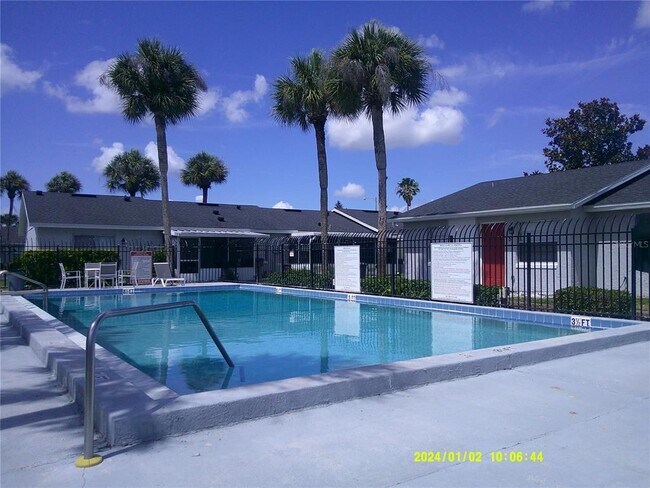 Building Photo - 71 Lake Villa Way