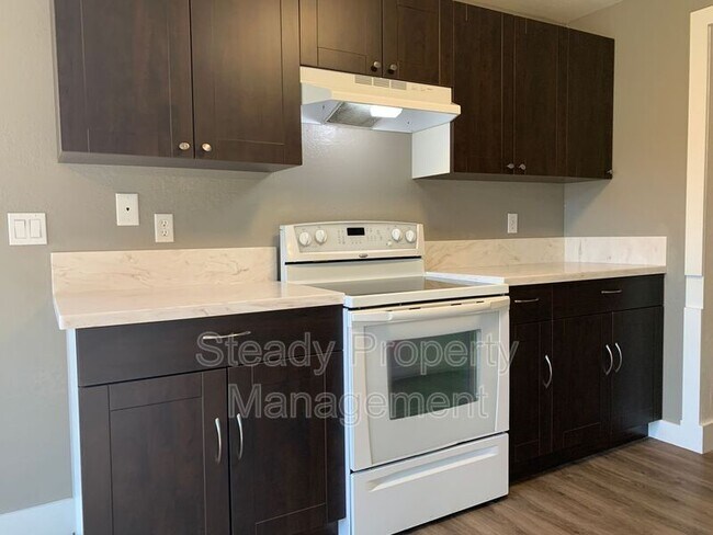 Building Photo - 1822 S 95th St