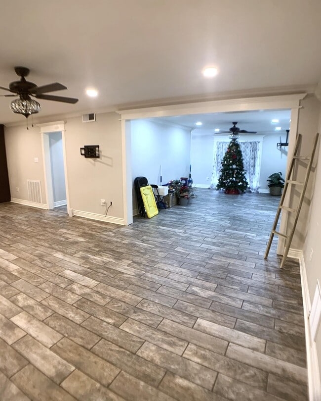 Building Photo - 2216 Acadian Dr