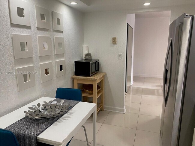 Building Photo - 4001 S Ocean Dr