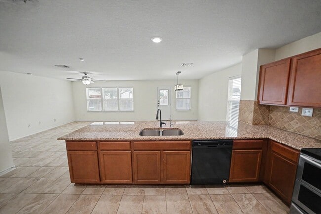 Building Photo - Stylish 3BR + Flex Home with Solar Near Randolph AFB - Realtor Commission: $500