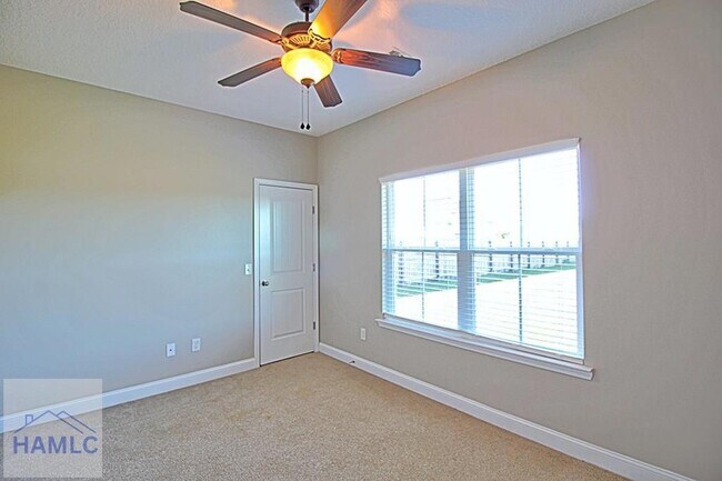 Building Photo - 582 Burke Dr