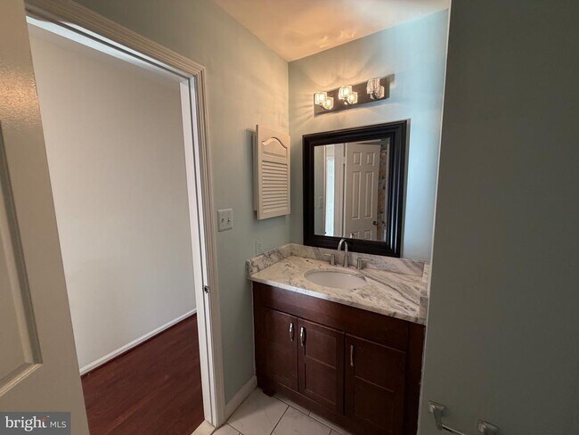 Building Photo - 5900 Parenham Way