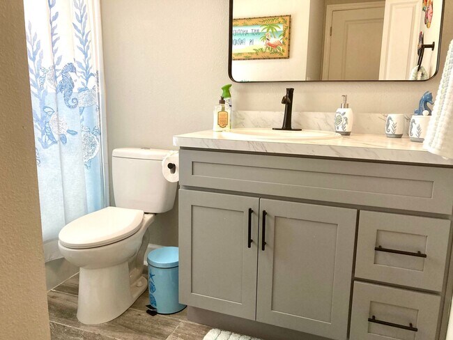 Building Photo - Completely remodeled waterfront condo!