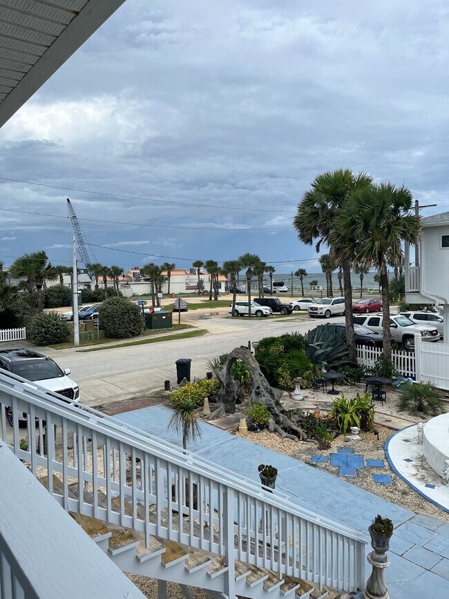 Building Photo - Flagler Beach 2BR/1.5BA Fully Furnished Upstairs Apartment – Across from the Ocean