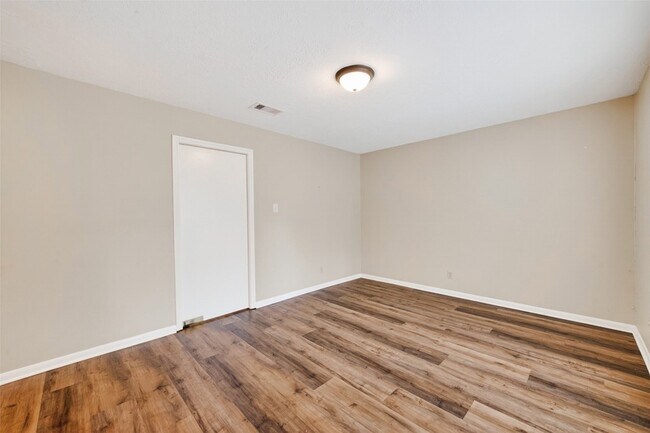 Building Photo - 18111 Shireoak Dr