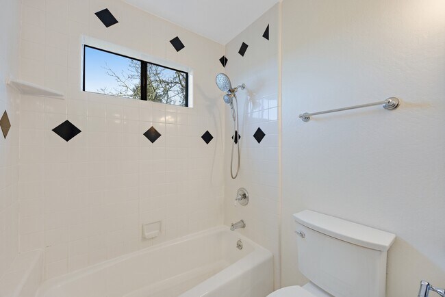 Building Photo - 9168 Eastside Rd