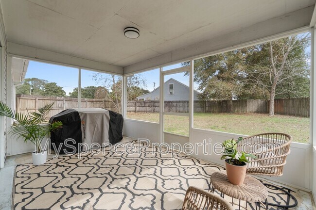 Building Photo - 102 Hollow Cove