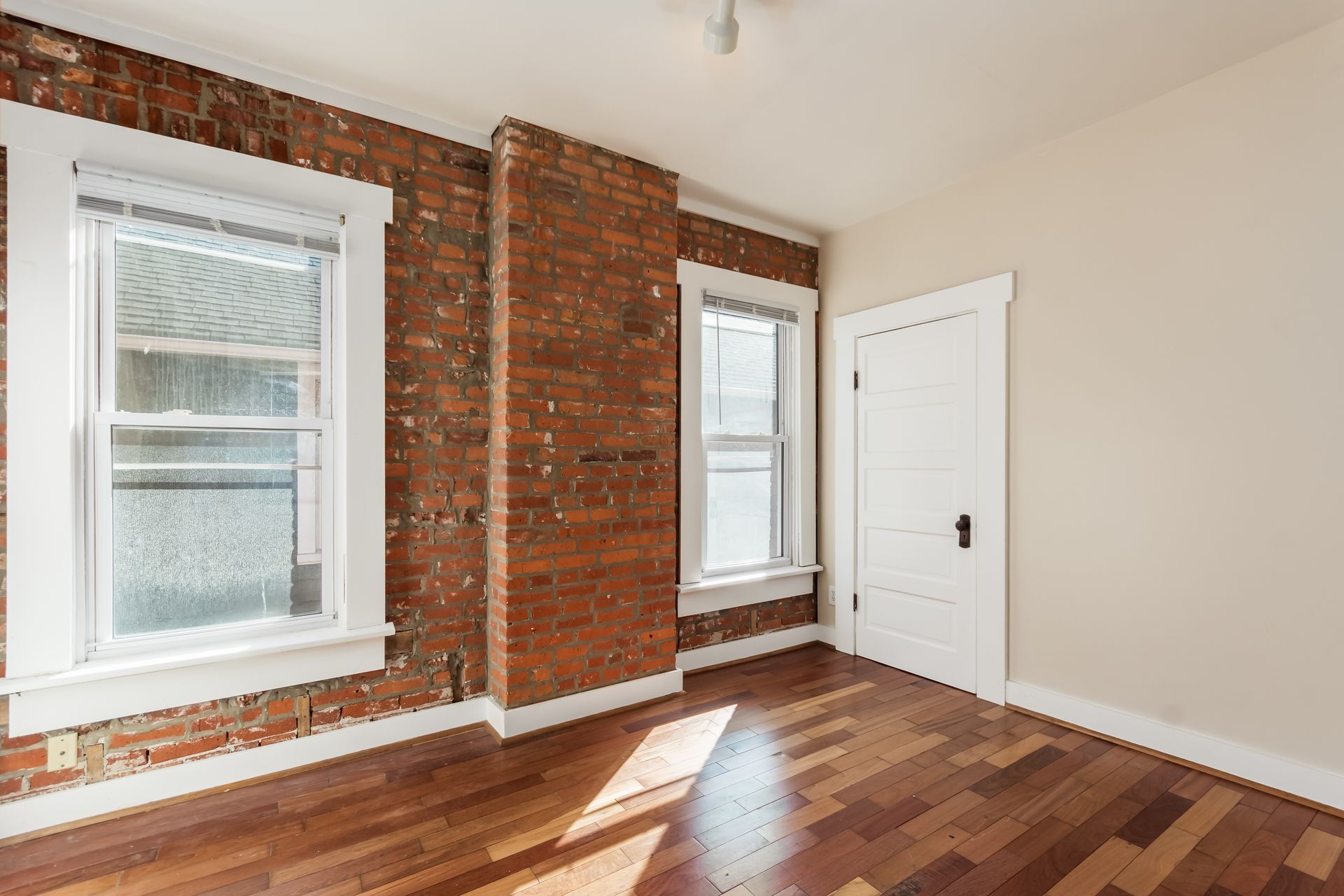 Building Photo - 254 Thurman Ave