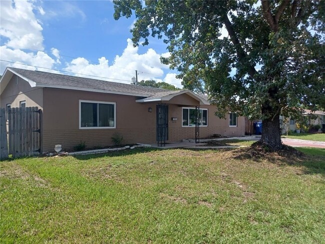 Primary Photo - 6250 16th St N