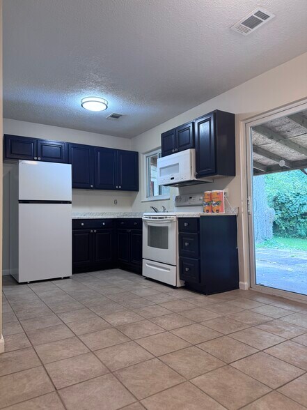 Building Photo - 5589 Goldenrod Dr