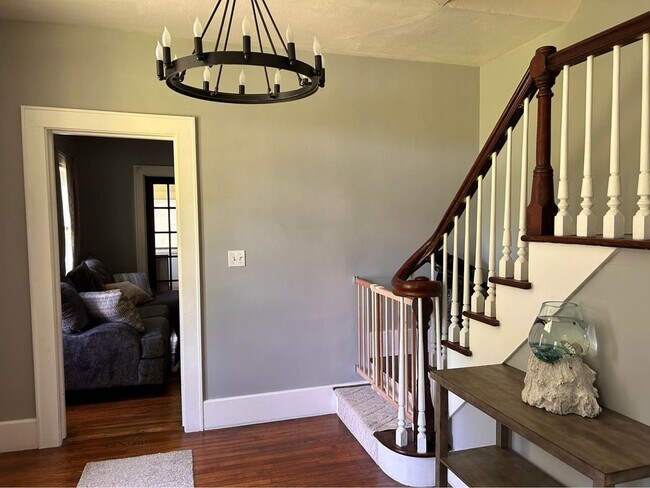 Foyer - 1 N Sawyer Hill Rd