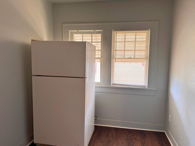 Building Photo - 1818 Collins Ave