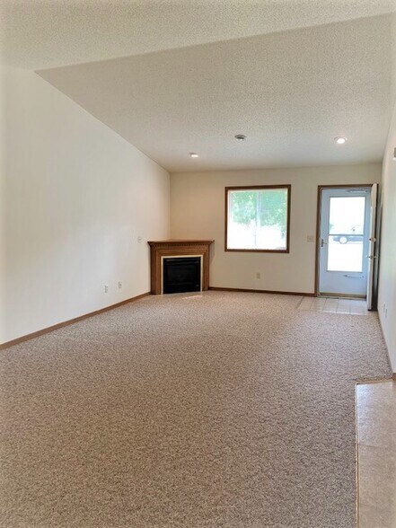 Building Photo - 4549 Woodford Ct