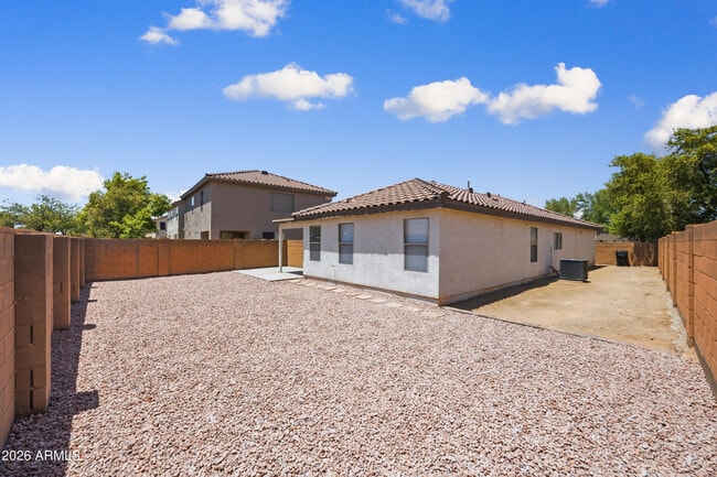 Building Photo - 2851 E Cherry Hills Dr