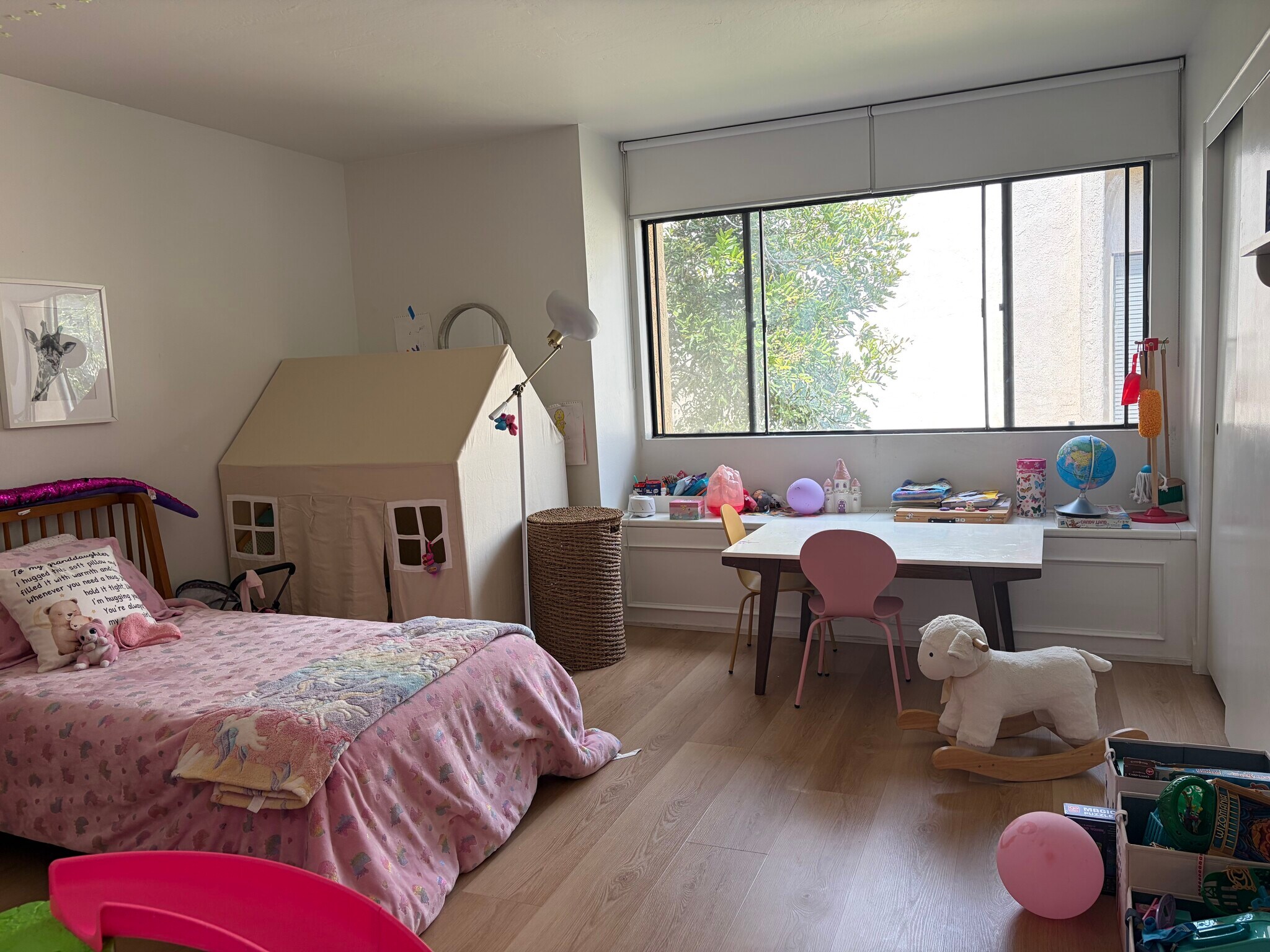 Building Photo - 132 W Alamar Ave