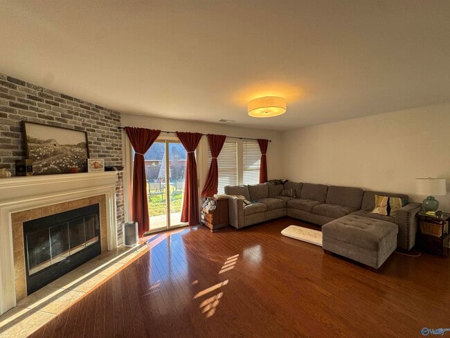 Building Photo - 709 Oak Cove Ln NW