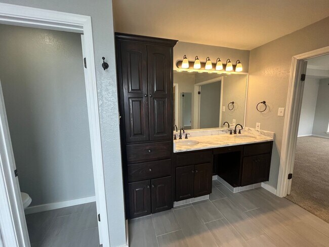 Building Photo - Mill Creek Executive Home Overlooking Golf Course at 17th Tee