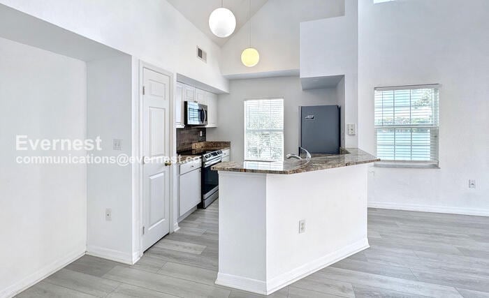 Building Photo - 9114 Lake Chase Island Way