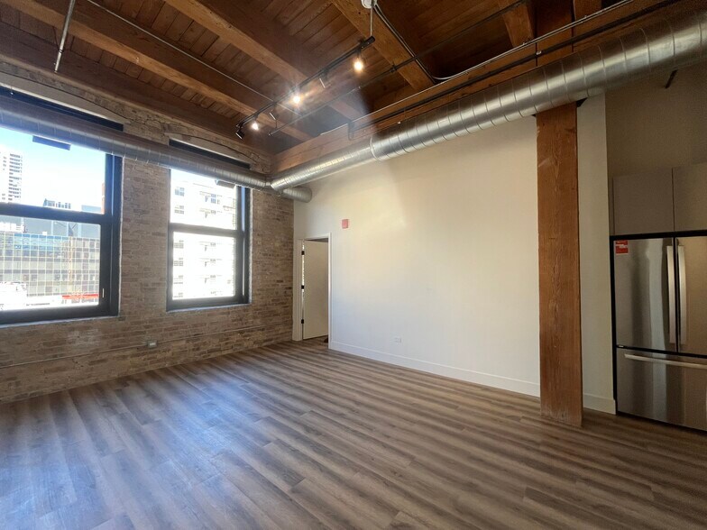 Building Photo - 151 W Ohio St