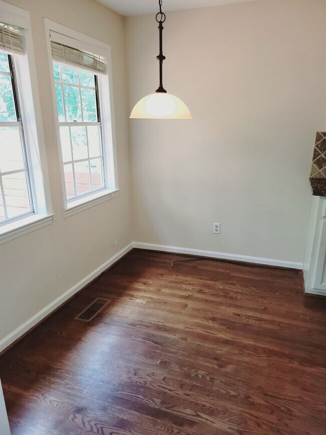 Building Photo - Beautifully Maintained Home in Desirable 35223