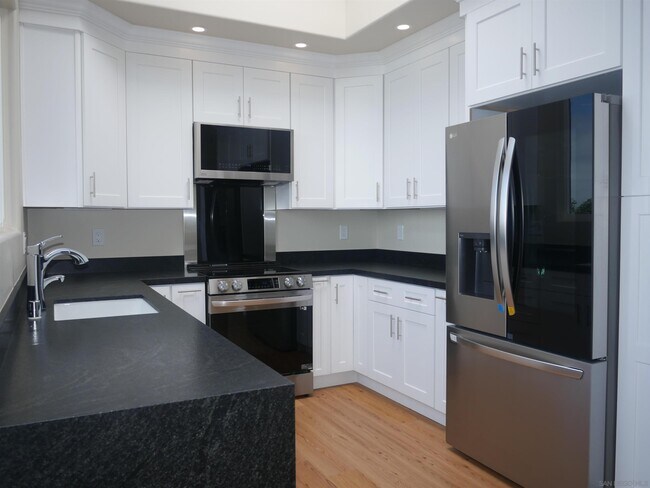 Building Photo - 1637 Kearsarge Rd