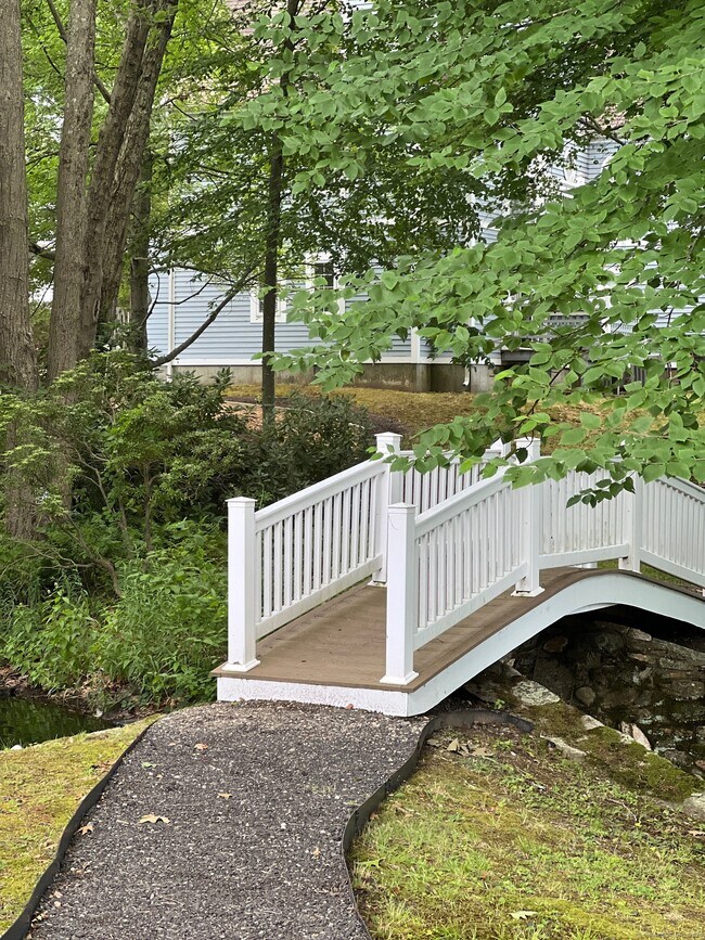 Building Photo - 912 Old Pond Ln