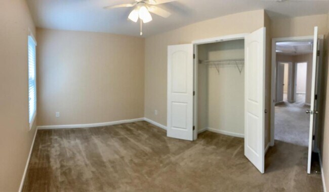 Building Photo - 301 River Oak St