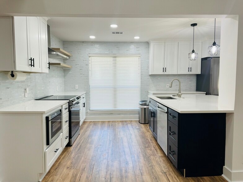 Building Photo - 1904 Variations Dr NE